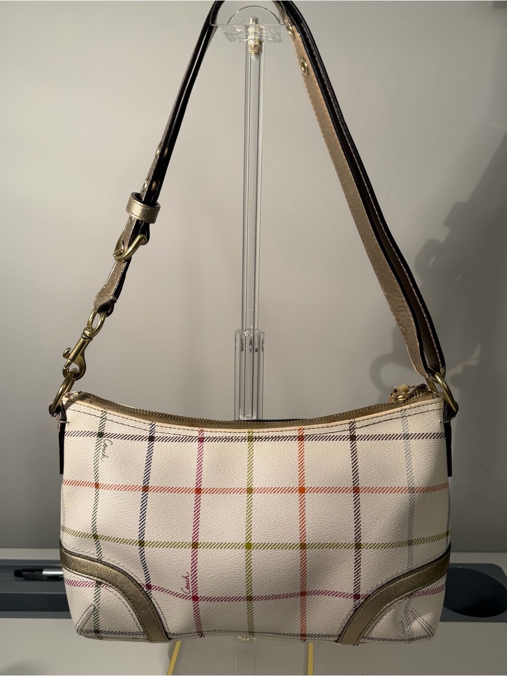 Coach Cream Plaid Shoulder Bag with Pink Logo Accent - Picture 2 of 11